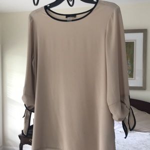 RENUR top, taupe trimmed in black